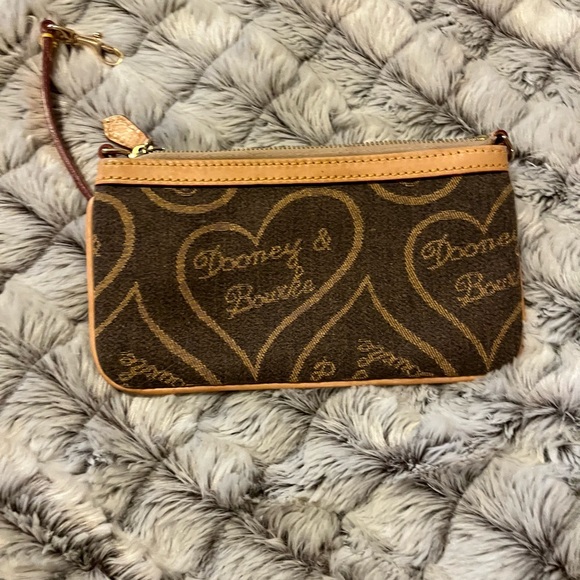 DOONEY & BOURKE, INC. LARGE WRISTLET WITH REMOVABLE STRAP - Picture 7 of 15